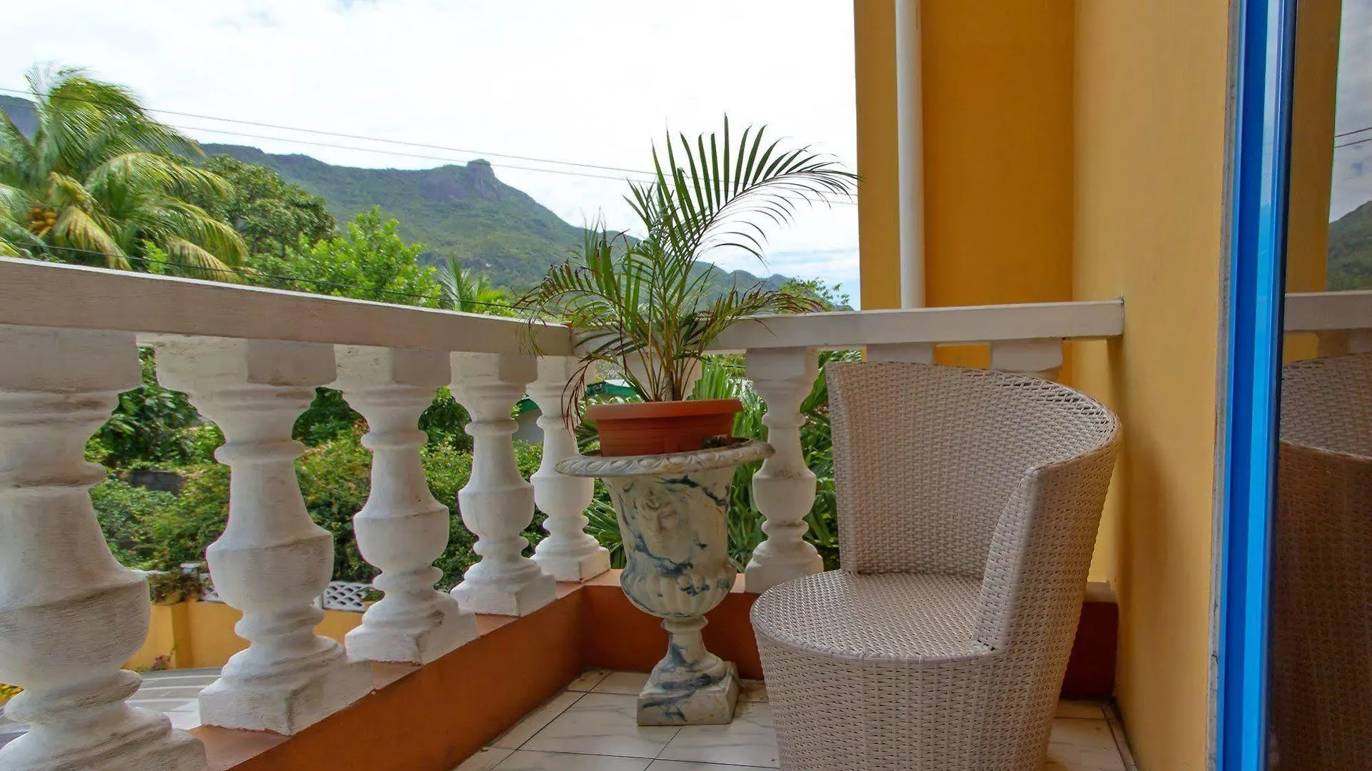 Vicky'S Holiday Apartment Beau Vallon
